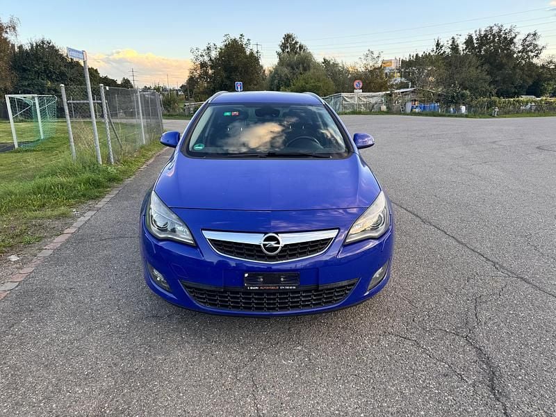 Gebraucht Opel Astra Enjoy 160 PS (117 kW) 2011