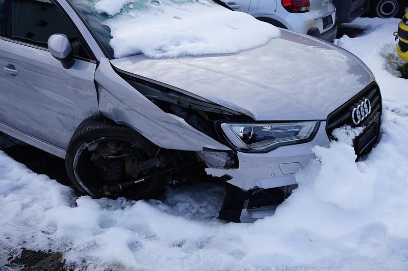 Gebraucht Audi A3 Attraction 150 PS (110 kW) 2015 Silber Limousine