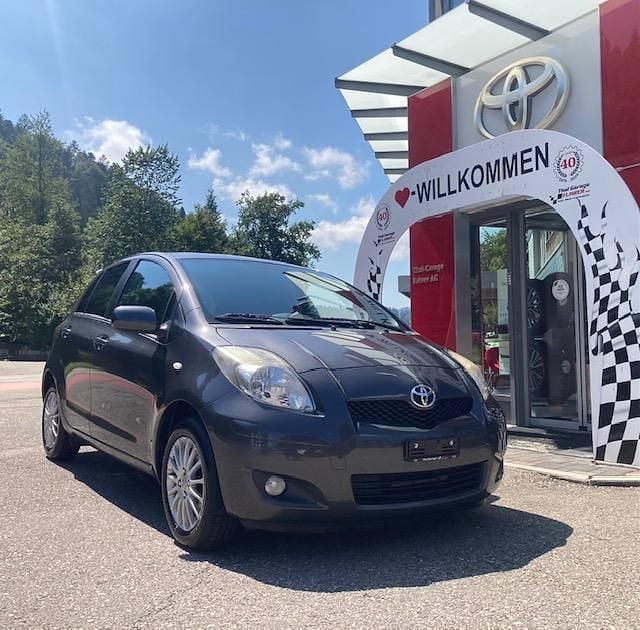 Grau Gebraucht 2009 Toyota Yaris Limousine | CHF 5’200 (Etwas zu teuer) - Bild 1/3