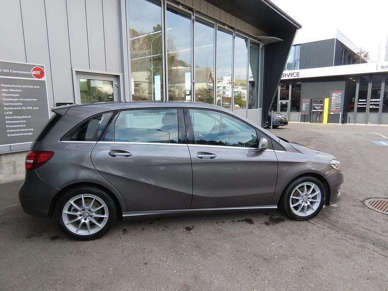 Gebraucht Mercedes B220 177 PS (130 kW) 2017 Grau Van / Kleinbus