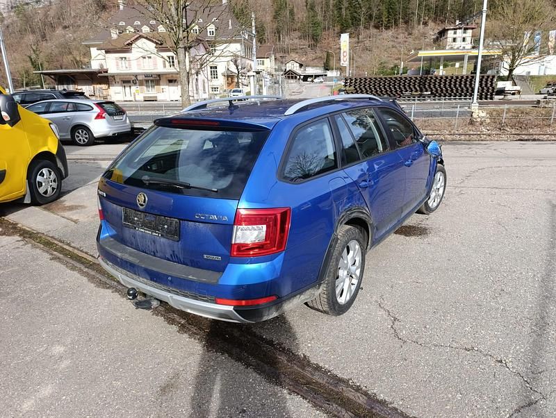 Gebraucht Skoda Octavia Scout 4x4 184 PS (135 kW) 2015 Kleinwagen