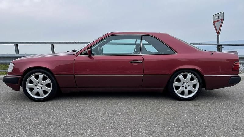 Gebraucht Mercedes 230 132 PS (97 kW) 1990