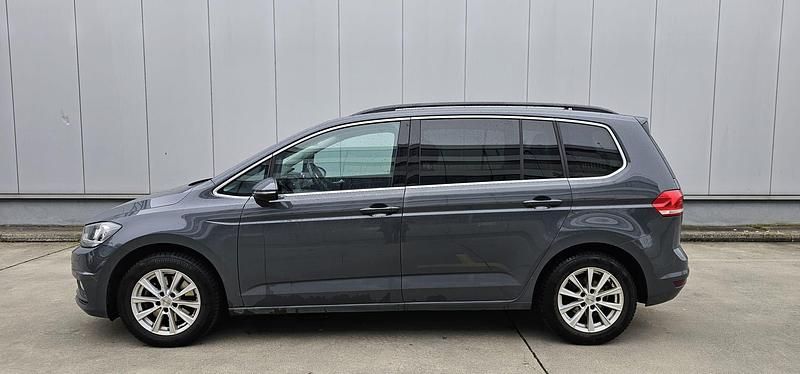 Gebraucht VW Touran Comfortline 150 PS (110 kW) 2023 Van / Kleinbus