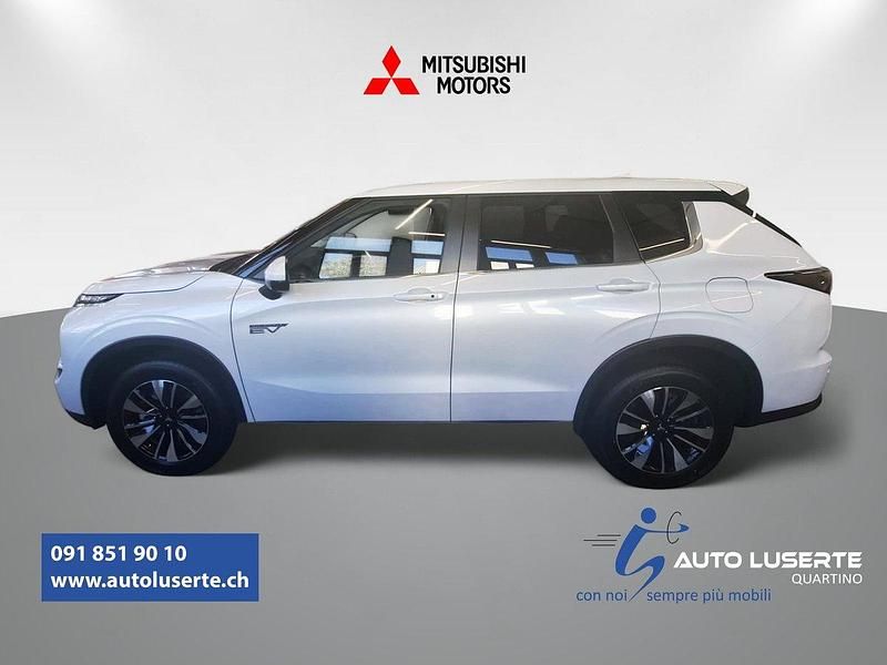 Neu Mitsubishi Outlander P-HEV Invite 306 PS (225 kW) 2025 SUV