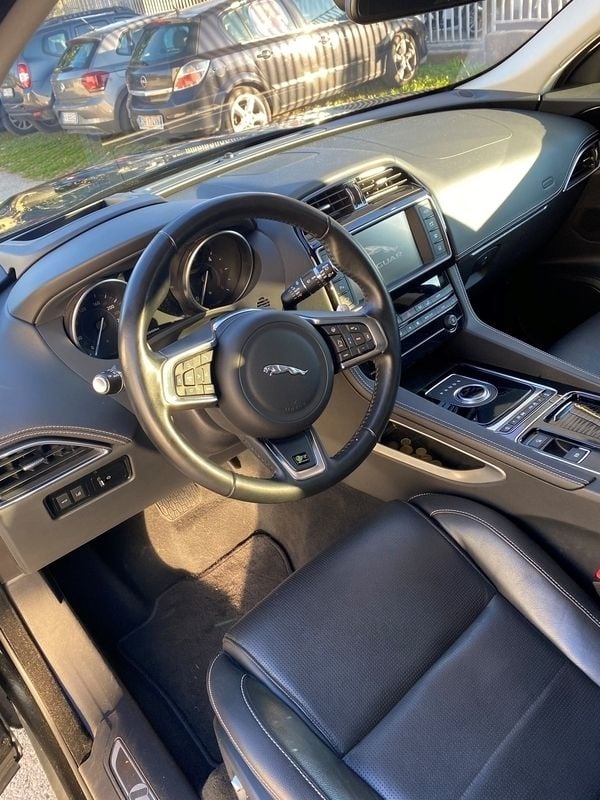 Gebraucht Jaguar F-Pace R-Sport 180 PS (132 kW) 2018 SUV