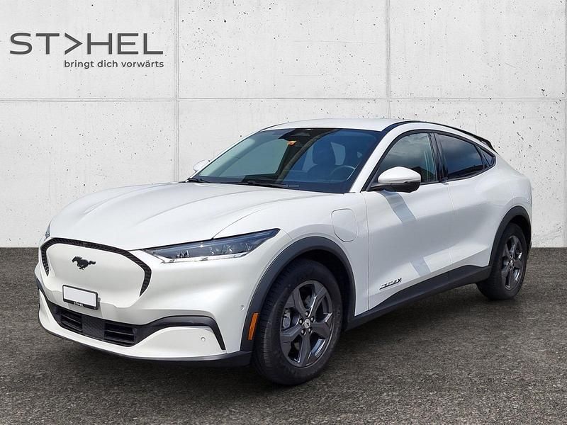 Weiss Gebraucht 2022 Ford Mustang Mach-E SUV | CHF 27’890 (Fairer Preis) - Bild 1/4
