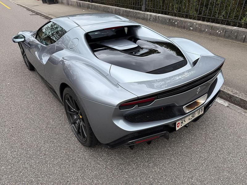 Gebraucht Ferrari 296 830 PS (610 kW) 2023 Grau Coupé