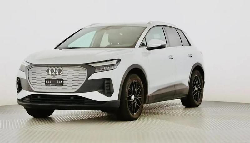 Weiss Gebraucht 2025 Audi Q4 e-tron Sport SUV | CHF 35’450 (Etwas zu teuer) - Bild 1/3