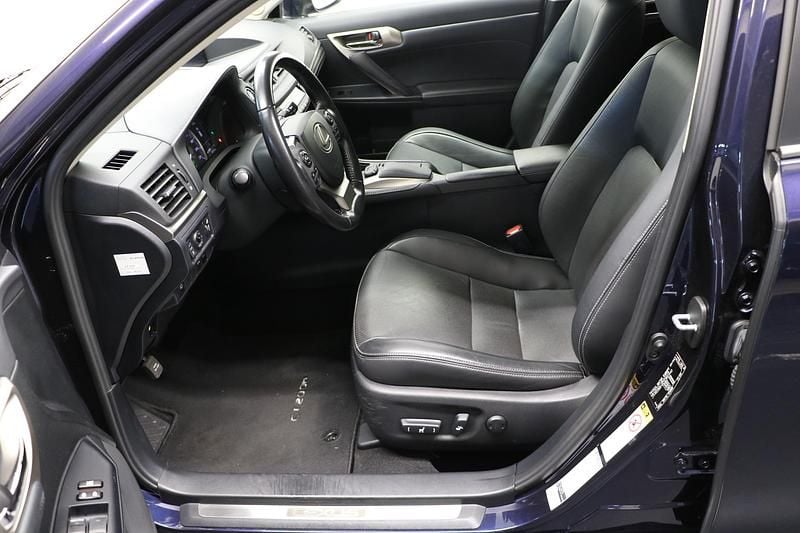 Gebraucht Lexus CT200h 136 PS (100 kW) 2019 Blau Limousine