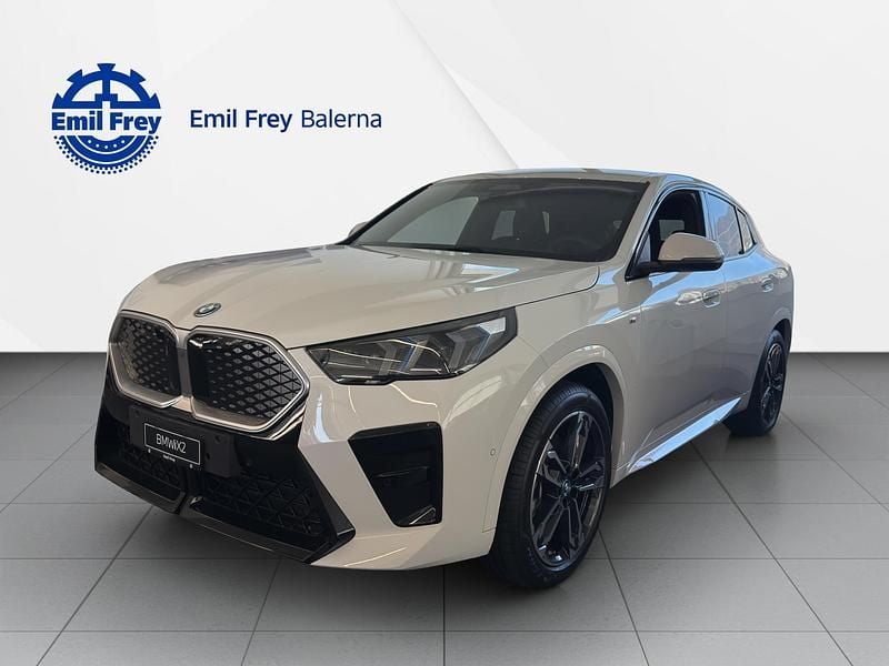 Neu BMW iX2 Comfort Edition 225 kW (306 PS) 2025 Weiss SUV