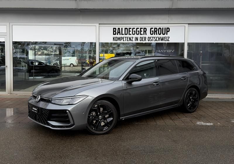 Gebraucht VW Passat R-line 193 PS (141 kW) 2024 Kombi