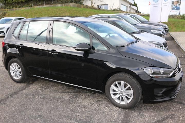 Gebraucht VW Golf Sportsvan Trendline 110 PS (80 kW) 2017 Schwarz, met. Van / Kleinbus