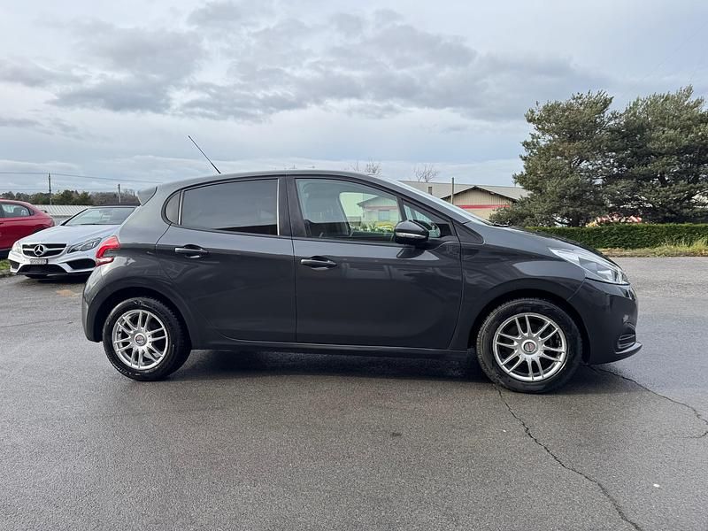 Gebraucht Peugeot 208 Active 82 PS (60 kW) 2016 Kleinwagen