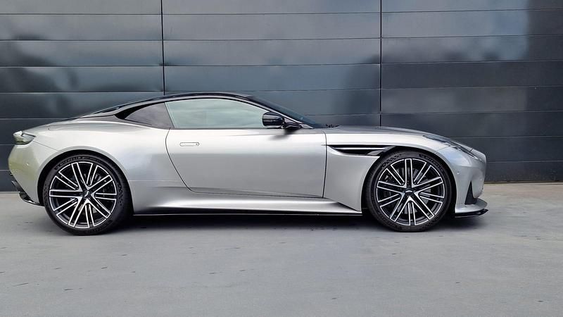 Gebraucht Aston Martin DB12 680 PS (500 kW) 2024 Silber Coupé