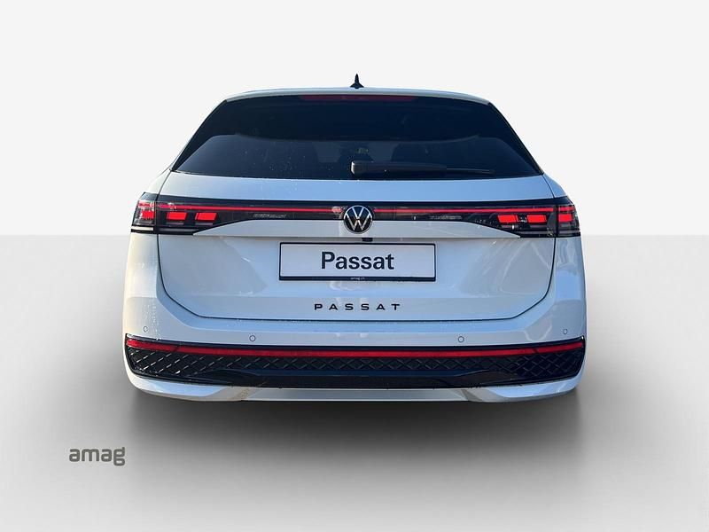 Gebraucht VW Passat R-line 193 PS (141 kW) 2025 Oryxwhite  schwarz Kombi