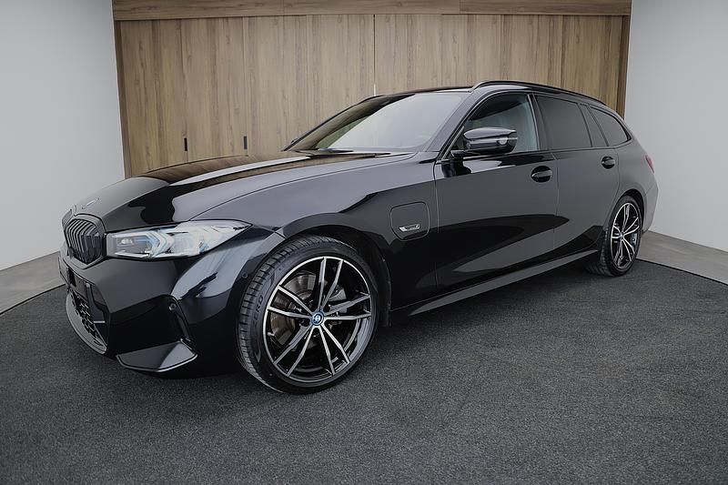 Gebraucht BMW 330e M Sport 292 PS (214 kW) 2022 Kombi