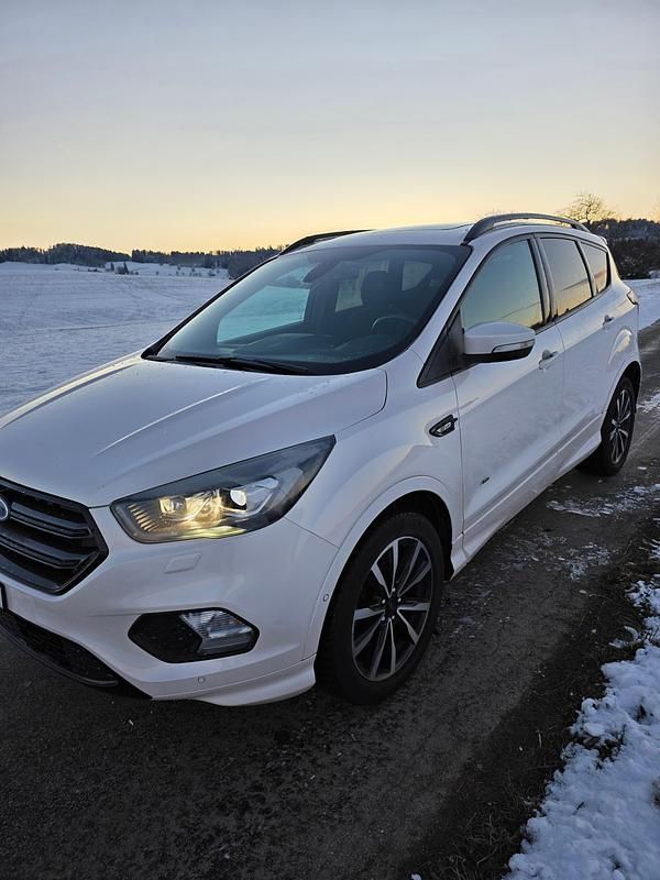 Gebraucht Ford Kuga ST-Line 180 PS (132 kW) 2017 SUV
