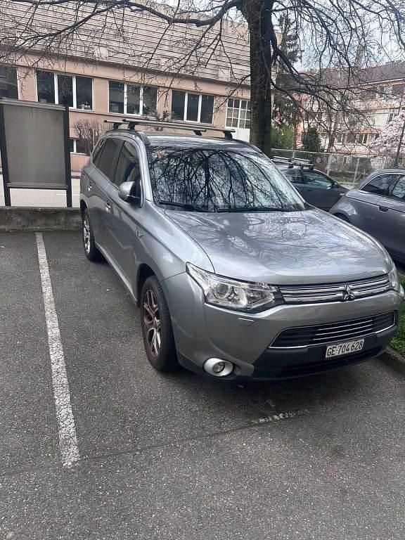 Gebraucht 2013 Mitsubishi Outlander P-HEV Intense SUV | CHF 5’900 (Fairer Preis) - Bild 1/4