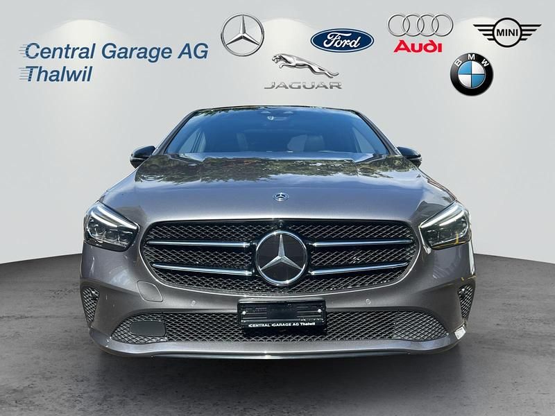 Gebraucht Mercedes B200 Progressive 163 PS (119 kW) 2019 Grau Van / Kleinbus