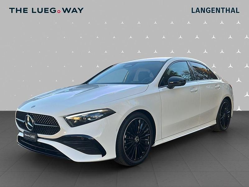 Gebraucht Mercedes A200 163 PS (119 kW) 2024 Weiss Limousine