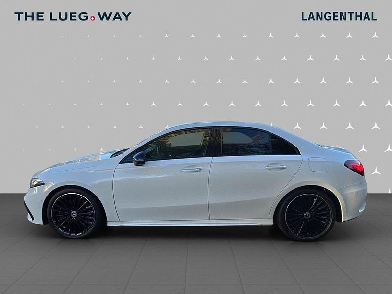 Gebraucht Mercedes A200 163 PS (119 kW) 2024 Weiss Limousine