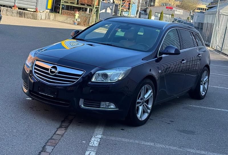 Gebraucht Opel Insignia Edition 194 PS (142 kW) 2013 Blau Kombi