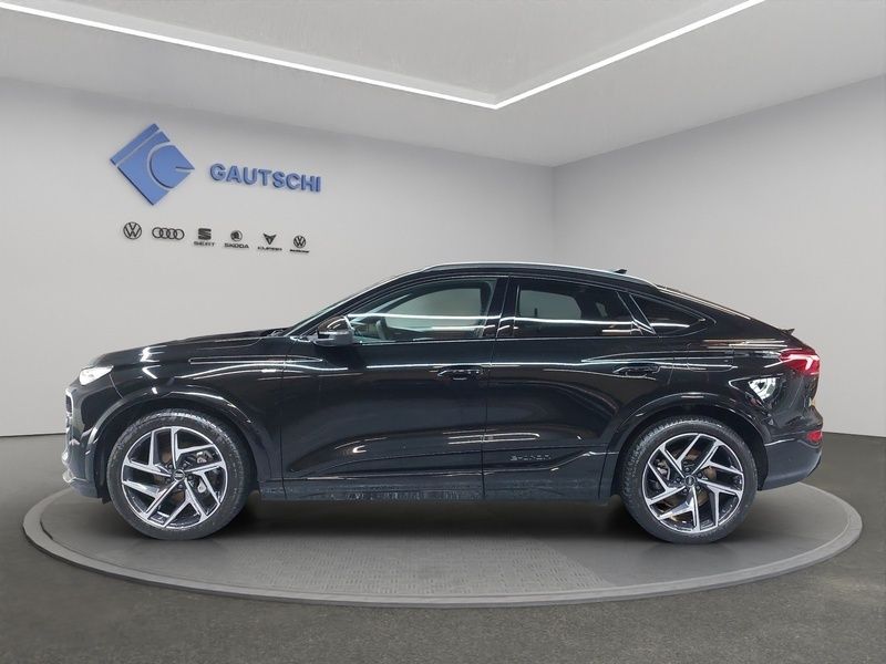 Neu Audi Q6 Sportback e-tron Ambiente 359 kW (489 PS) 2025 Schwarz SUV