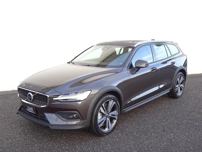Grau Gebraucht 2023 Volvo V60 CC Plus Kombi | CHF 51’590 - Bild 1/4