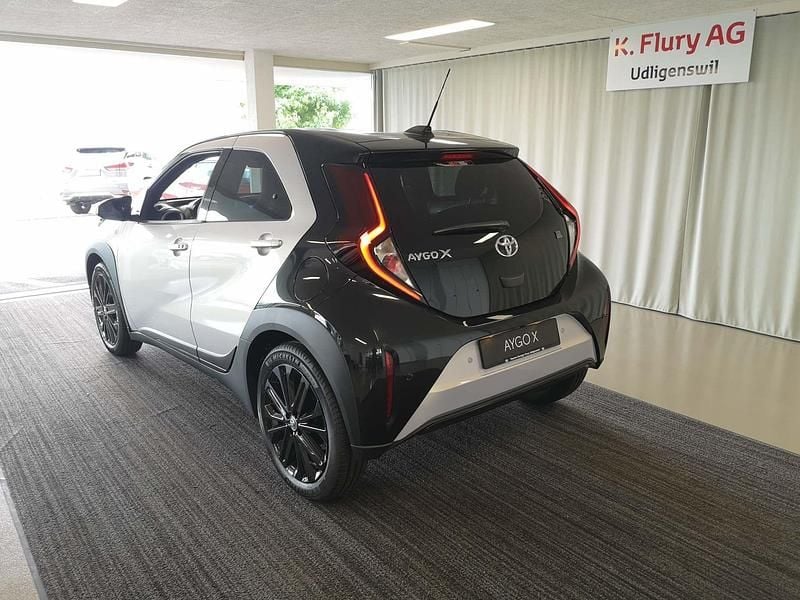 Neu Toyota Aygo X Edition 72 PS (52 kW) 2025 Silber SUV