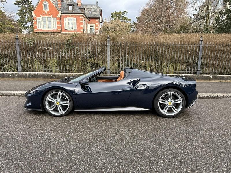 Gebraucht Ferrari 296 830 PS (610 kW) 2025 Cabrio
