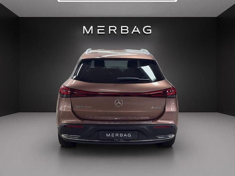 Gebraucht Mercedes EQA300 168 kW (229 PS) 2021 Rot SUV