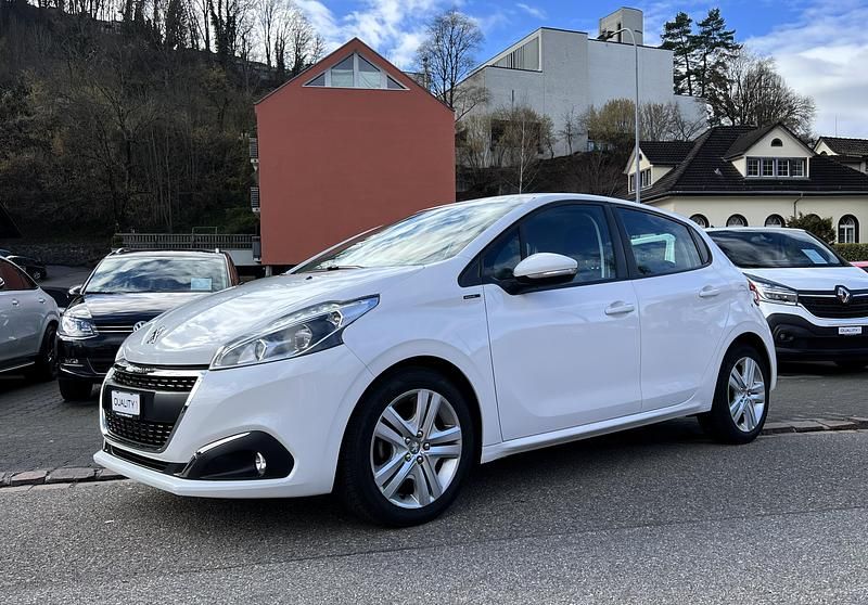 Gebraucht Peugeot 208 Signature Sky 82 PS (60 kW) 2019 Kleinwagen