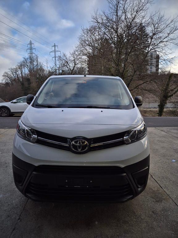 Gebraucht 2023 Toyota Proace Verso Comfort Kombi | CHF 35’500 (Fairer Preis) - Bild 1/4