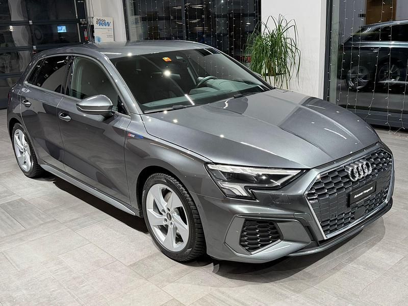 Gebraucht Audi A3 Attraction 150 PS (110 kW) 2020 Grau Limousine