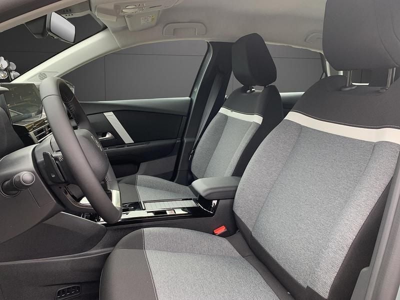 Neu Citroën C4 110 PS (80 kW) 2025 Grün Limousine