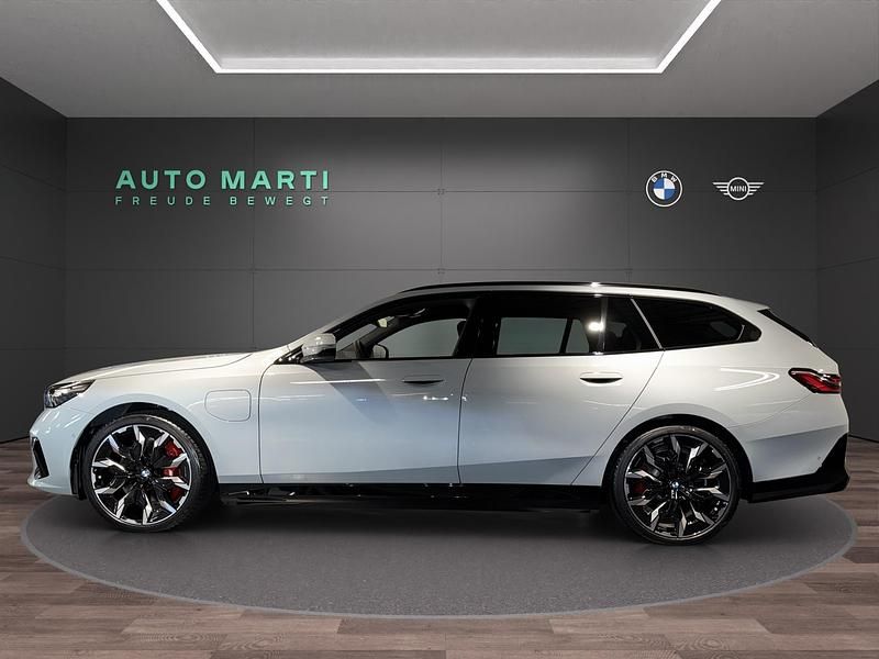 Gebraucht BMW 550e Comfort Edition 489 PS (359 kW) 2025 Grau Kombi