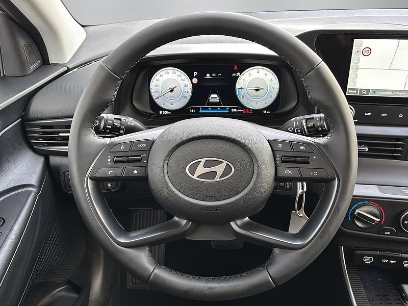 Neu Hyundai i20 100 PS (73 kW) 2025 Schwarz Limousine