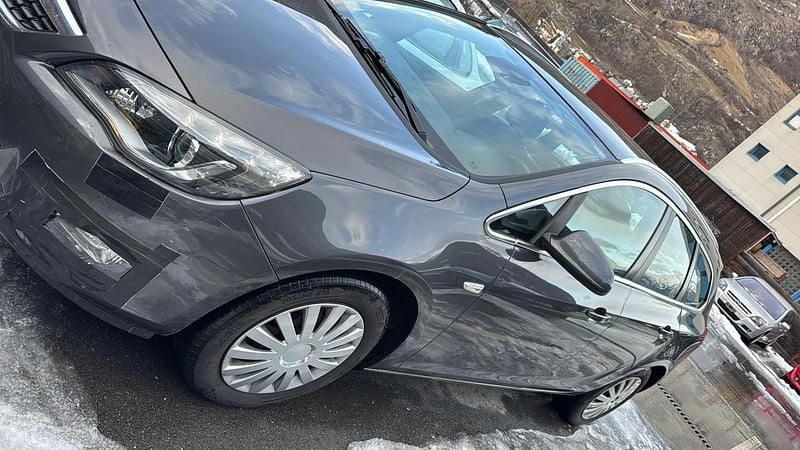 Gebraucht Opel Astra Enjoy 180 PS (132 kW) 2011
