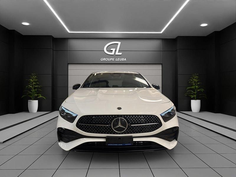 Gebraucht Mercedes A200 Night 163 PS (119 kW) 2025 Weiss Limousine
