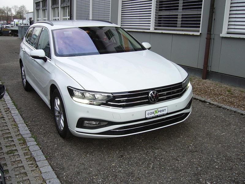 Weiss Gebraucht 2021 VW Passat Business Kombi | CHF 15’800 (Superpreis) - Bild 1/4