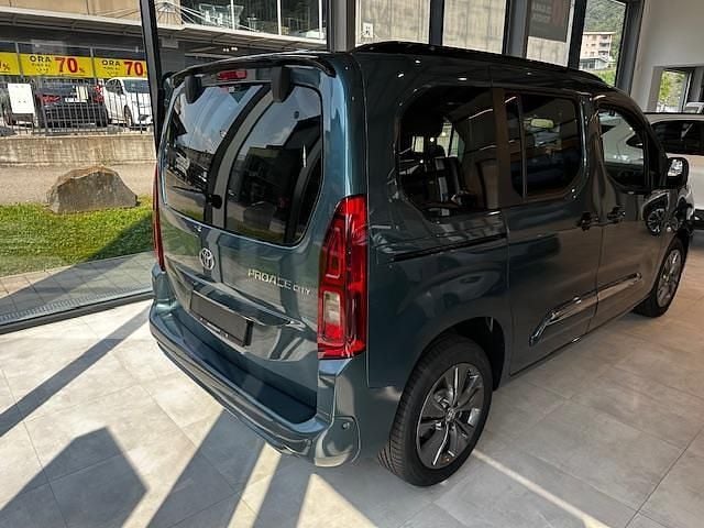 Neu Toyota Proace Verso City 130 PS (95 kW) 2025 Blau Kombi