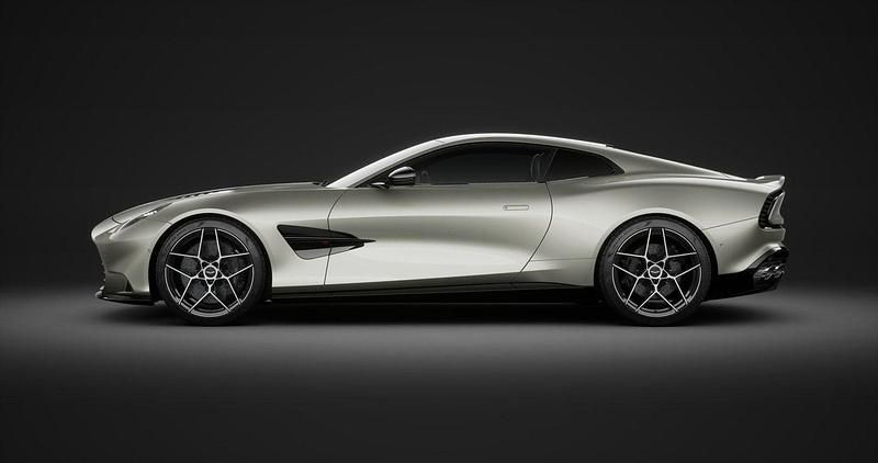 Neu Aston Martin Vanquish 834 PS (613 kW) 2025 Silber Coupé