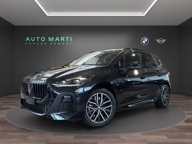 Schwarz metallic mét. Neu 2025 BMW 223 Active Tourer Comfort Edition Van / Kleinbus | CHF 56’900 (Superpreis) - Bild 1/4