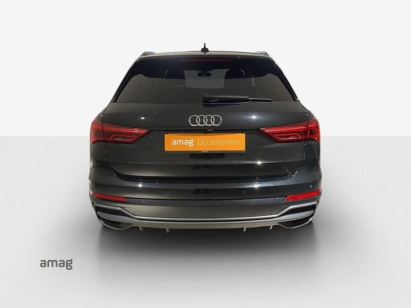 Gebraucht Audi Q3 Attraction 150 PS (110 kW) 2023 Mythosschwarz metallic SUV