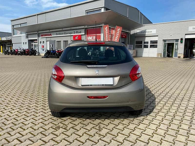 Gebraucht Peugeot 208 Active 82 PS (60 kW) 2014 Kleinwagen