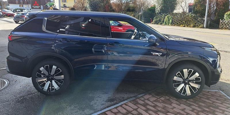 Neu Mitsubishi Outlander P-HEV Instyle 306 PS (225 kW) 2026 Blau Kombi