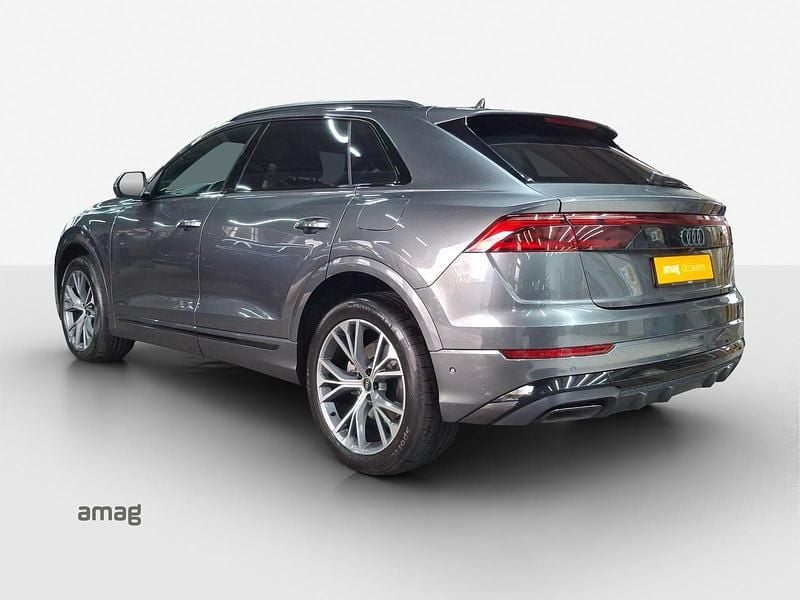 Gebraucht Audi Q8 Ambiente 394 PS (289 kW) 2024 Daytonagrau perleffekt SUV