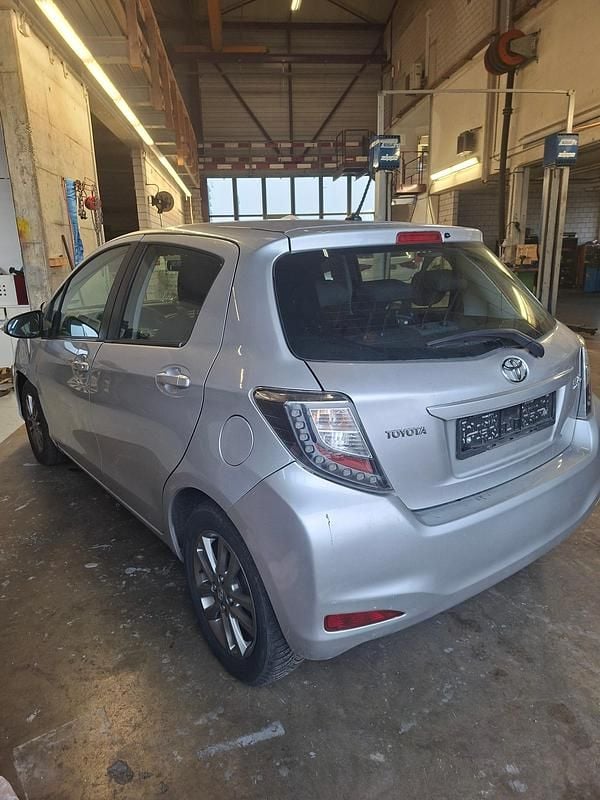 Gebraucht 2014 Toyota Yaris Luna | CHF 2’150 - Bild 1/4