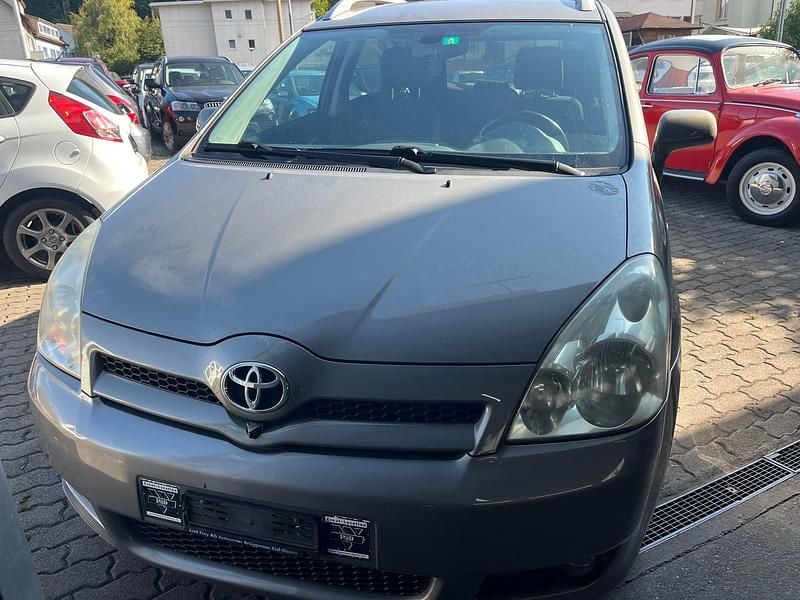 Gebraucht 2004 Toyota Corolla Verso Terra Van / Kleinbus | CHF 2’100 (Fairer Preis) - Bild 1/4