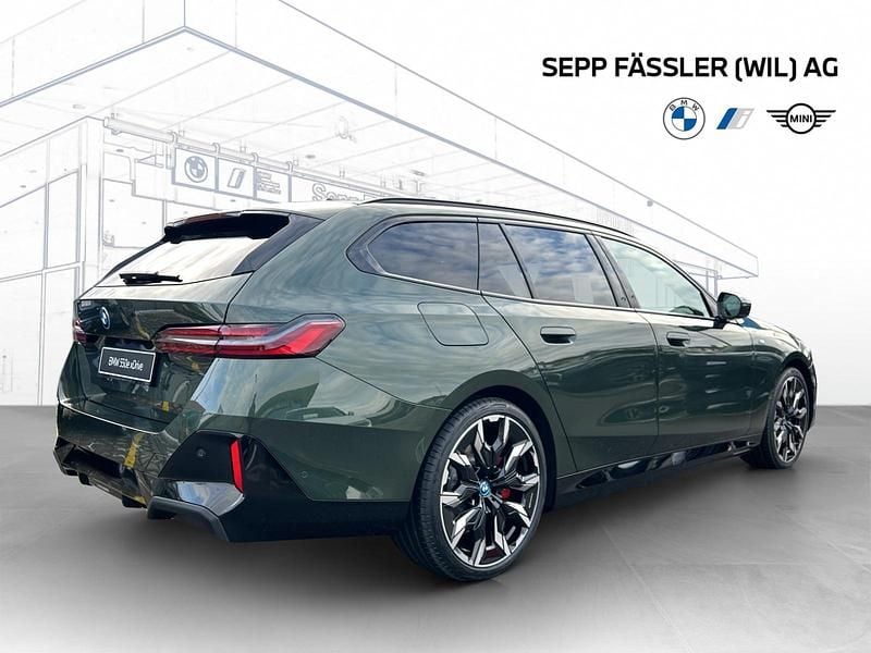 Neu BMW 550e M Sport 489 PS (359 kW) 2025 Kombi